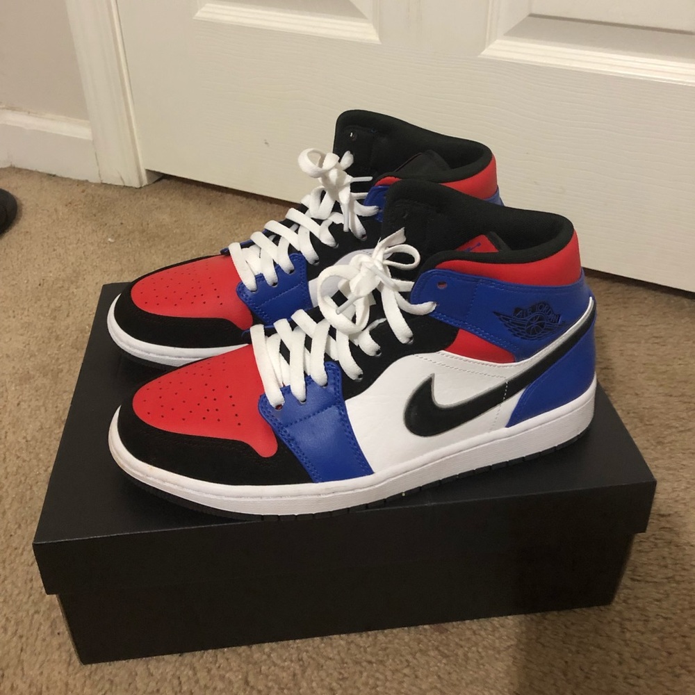 Nike jordan 1s